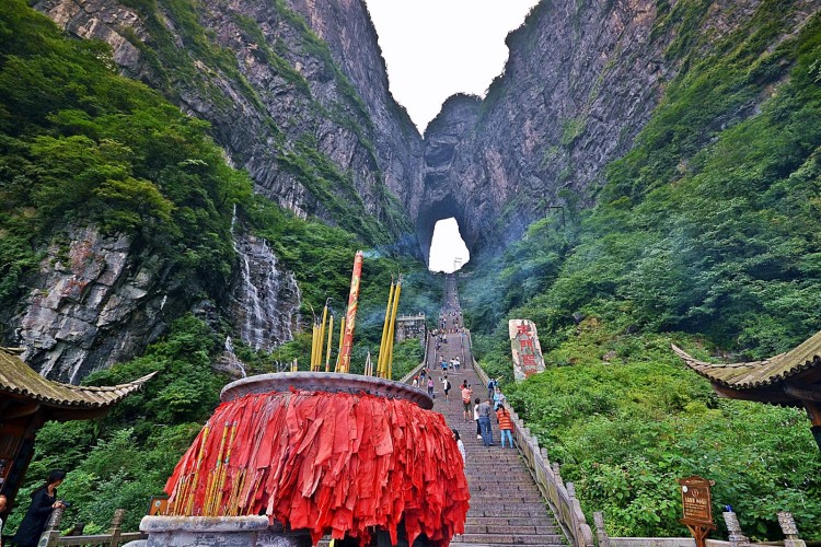 gate-mountain-zhangjiajie-750x500