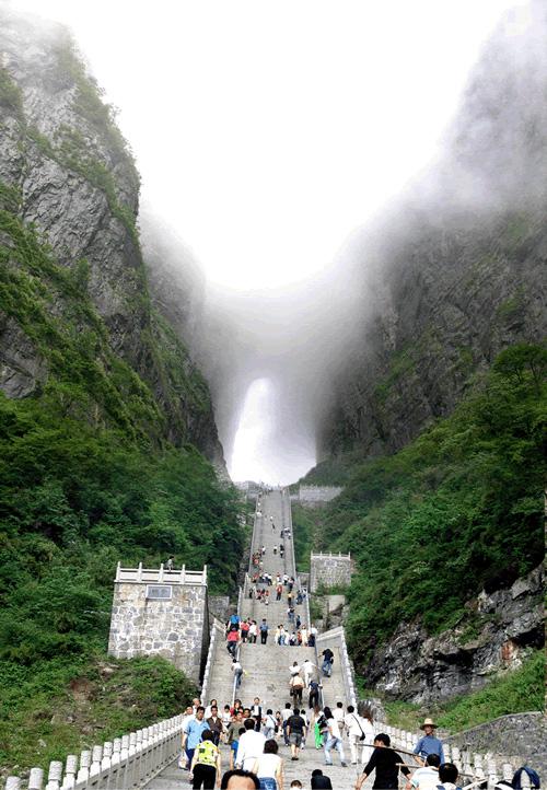 heavens-gate-mountain-zhangjiajie-china1